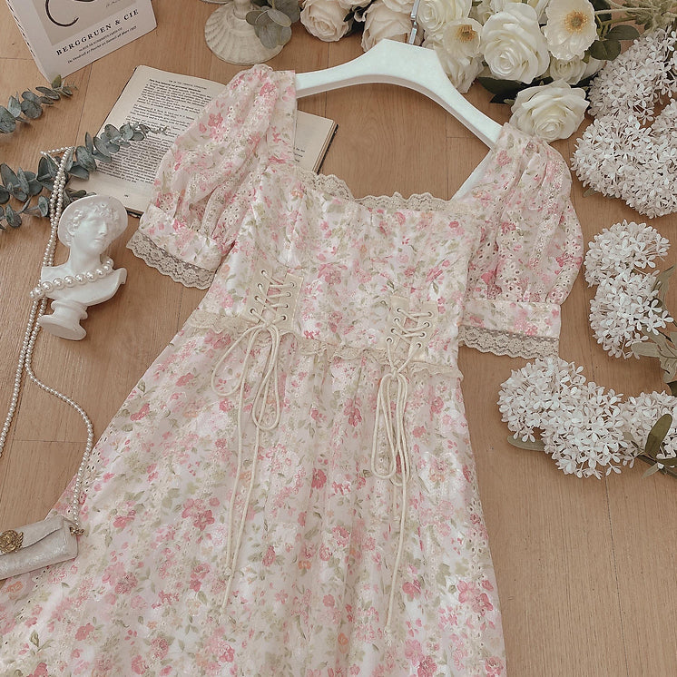 Vestido midi con cordones y estampado floral