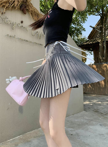 Mini-Faltenrock mit Sternkette