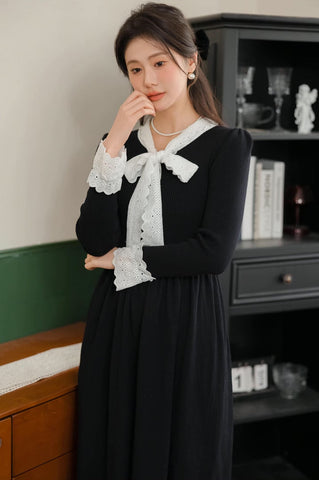 Midi-Pulloverkleid mit Spitzenbesatz