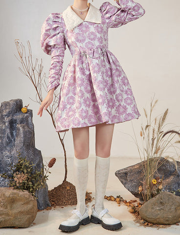 Vestido de jacquard con margaritas y mangas abullonadas