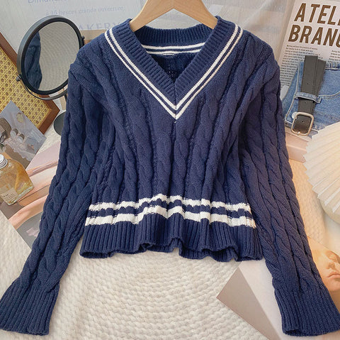 Varsity-Pullover mit Zopfmuster und V-Ausschnitt