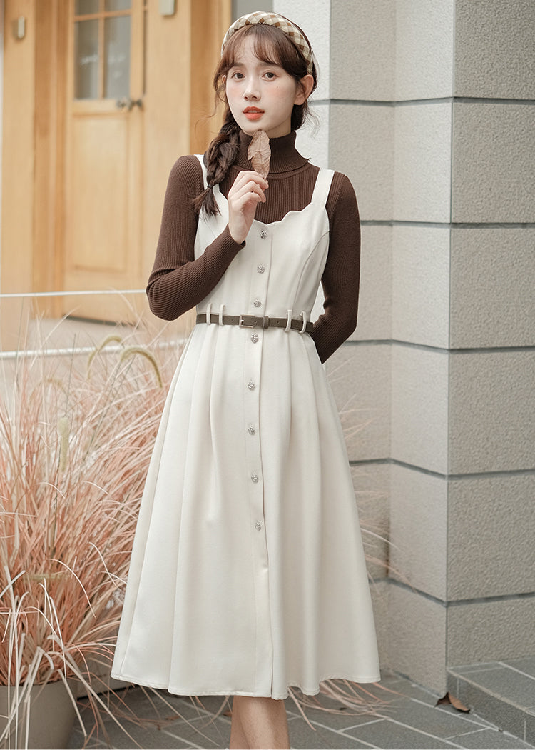 Camisole-Kleid mit Muschelsaum und Knopfleiste