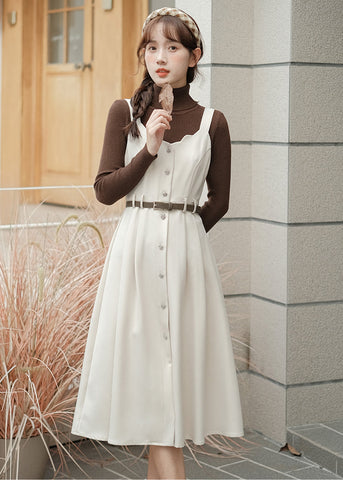 Camisole-Kleid mit Muschelsaum und Knopfleiste