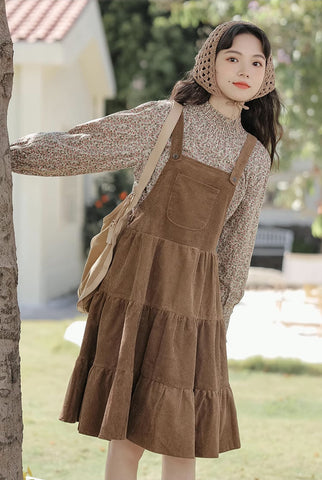 Vestido y blusa tipo pichi de pana escalonados