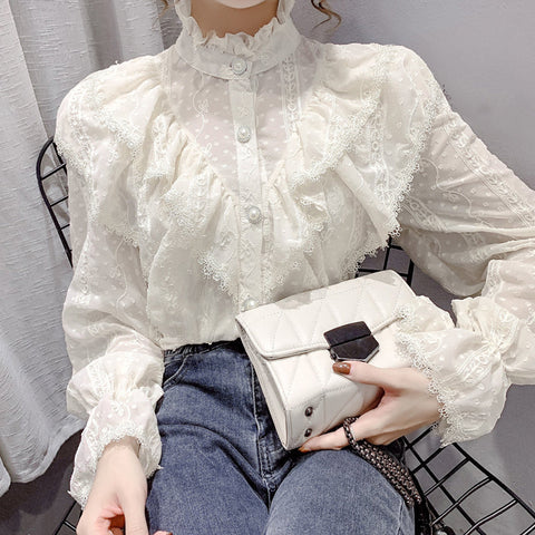 Hochgeschlossenes Hemd mit Rüschenspitze und Knopfleiste