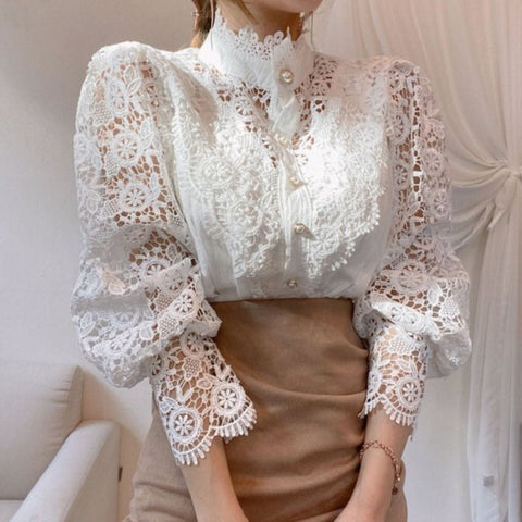 Hochgeschlossenes Spitzenhemd mit Knopfleiste