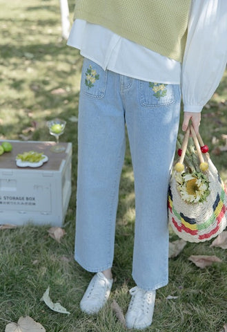 Vaqueros de bolsillo con bordado de margaritas y estrellas 