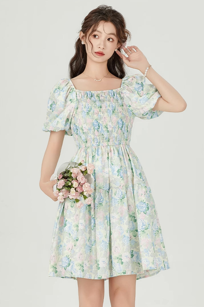 Vestido mini con mangas abullonadas y diseño de jardín de rosas pastel