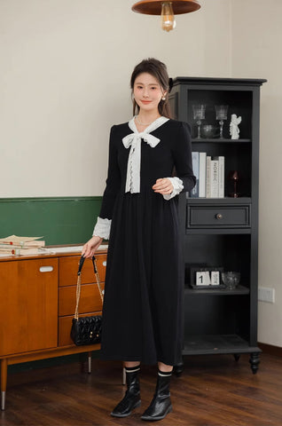 Midi-Pulloverkleid mit Spitzenbesatz