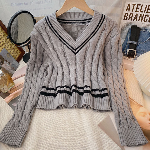 Varsity-Pullover mit Zopfmuster und V-Ausschnitt