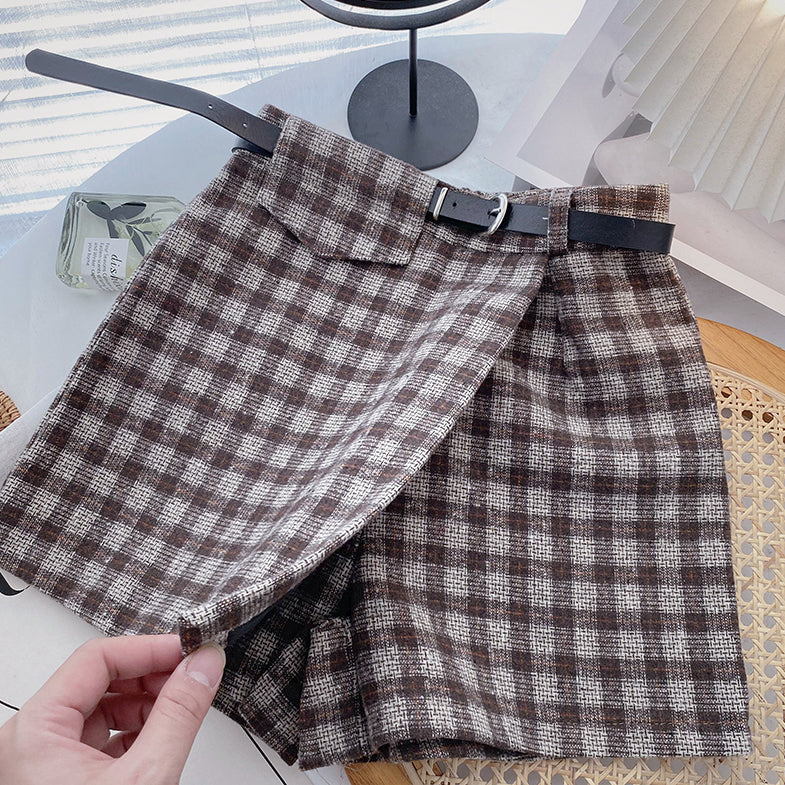 Asymmetrische Tweed-Shorts mit Karomuster