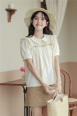 Blusa de manga corta con cadena de margaritas