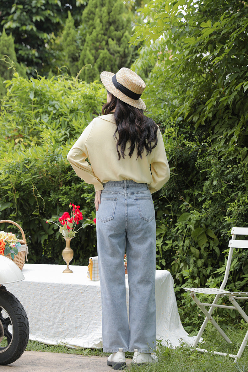 Jeans mit Blumenrankenstickerei