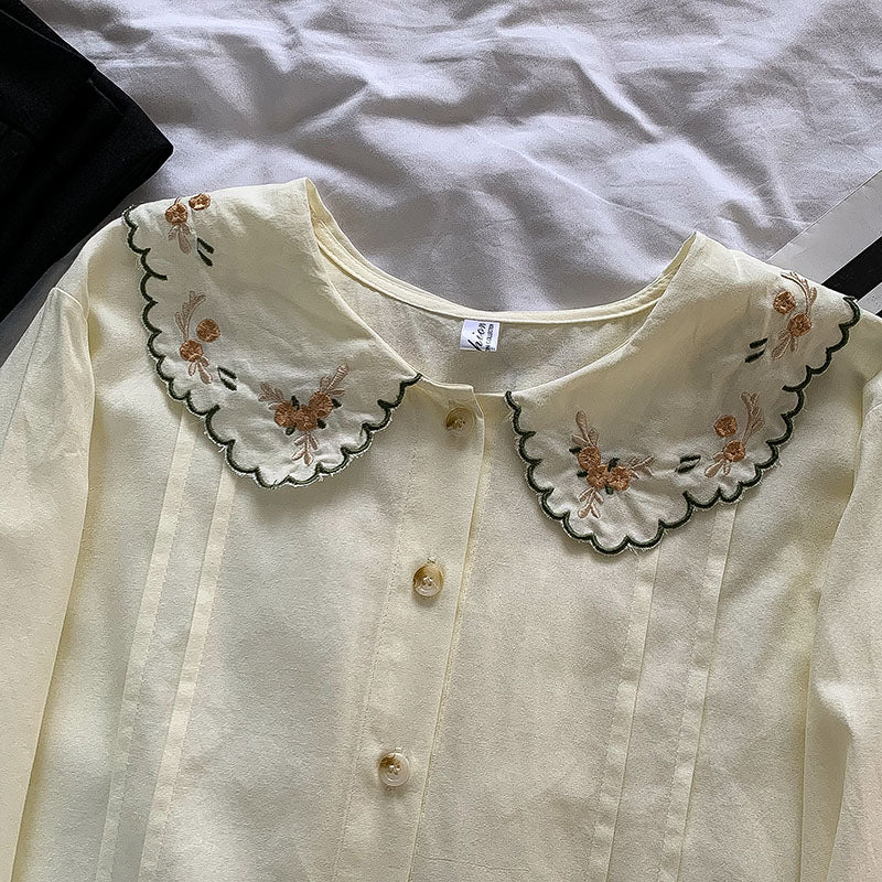 Scallop Floral Embroidered Collar Blouse