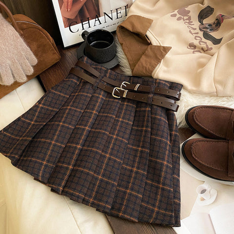 Muskatnussfarbener Mini-Faltenrock mit Karomuster