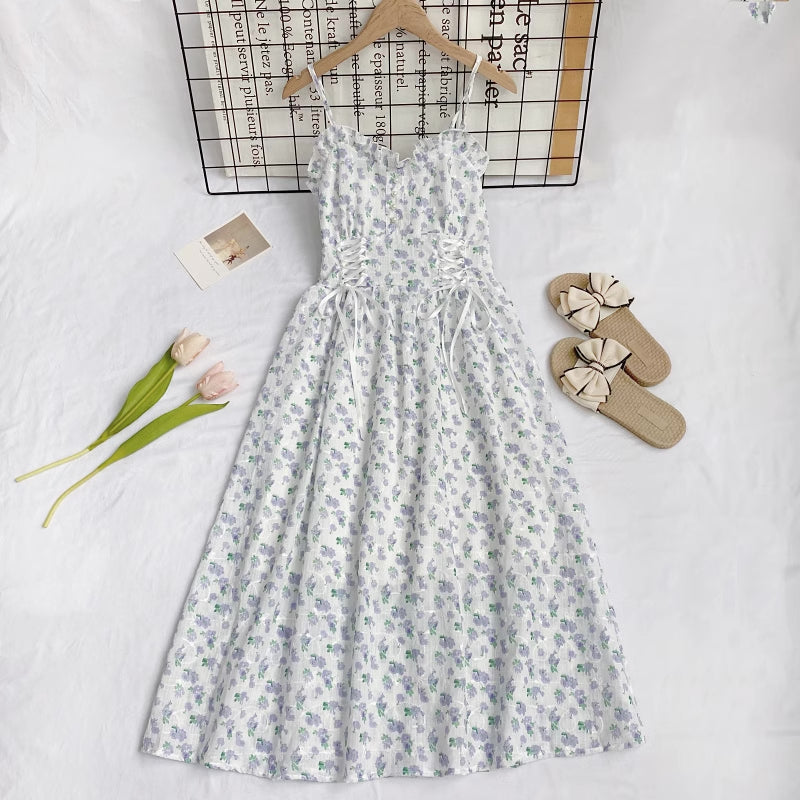 Vestido camisola con cordones y flores de mayo