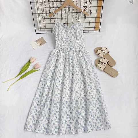 Vestido camisola con cordones y flores de mayo