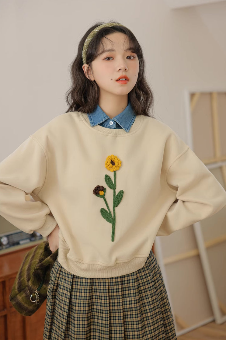 Sudadera con pompones y flores silvestres