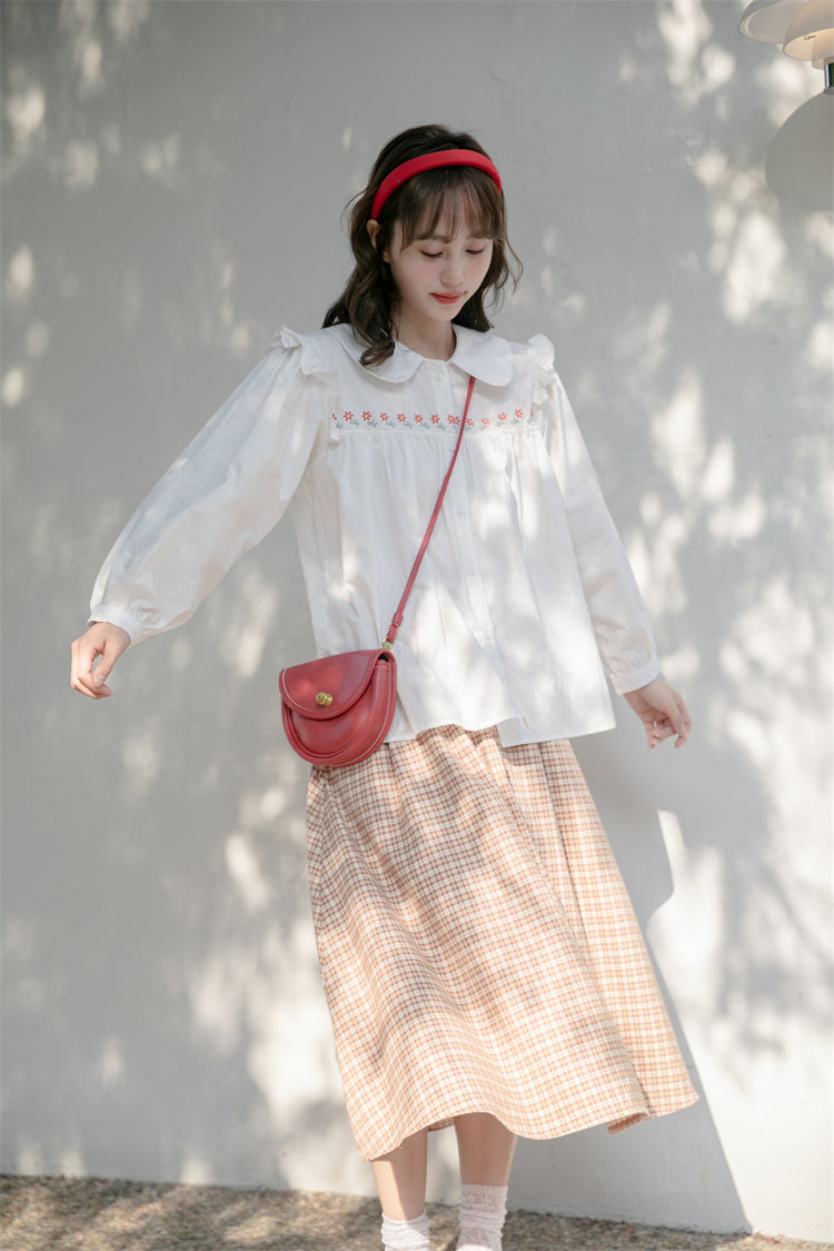 Camisa con botones y bordado de cadena de margaritas