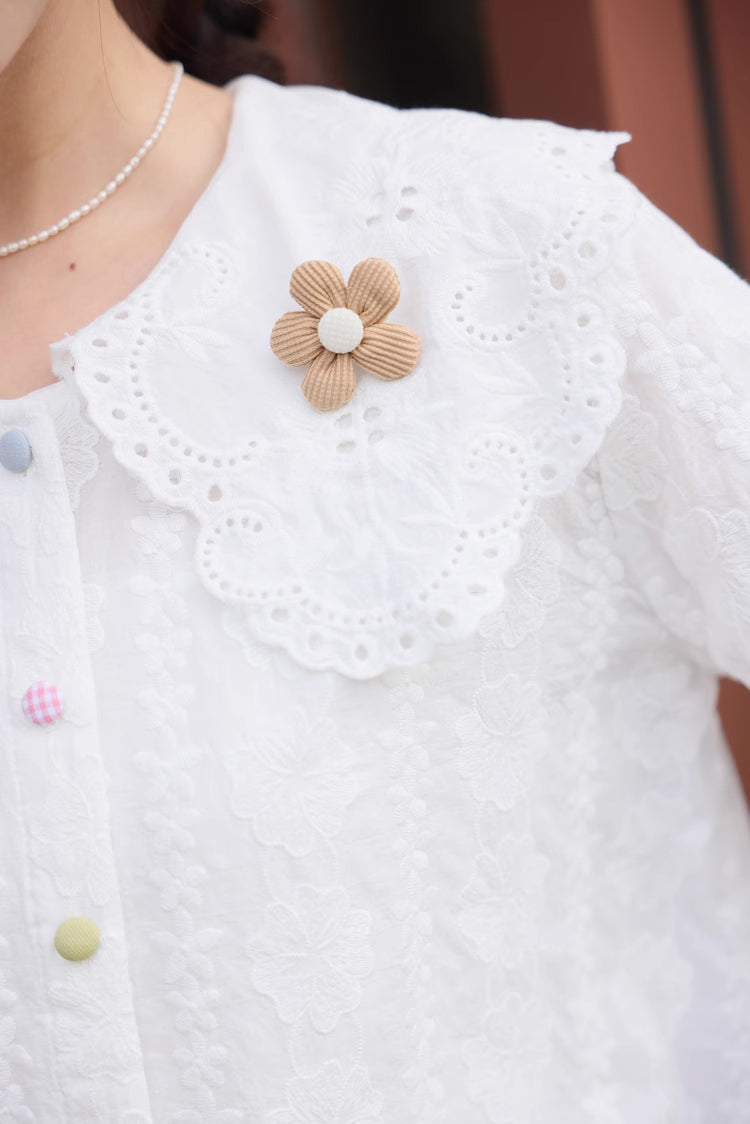 Blusa con bordado floral