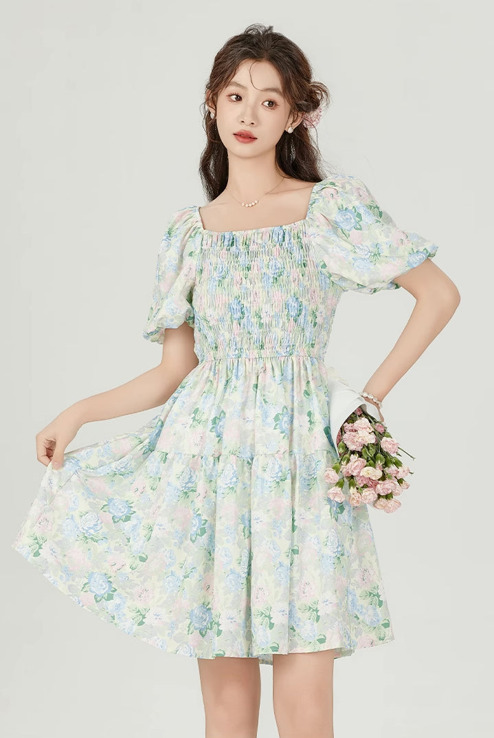 Vestido mini con mangas abullonadas y diseño de jardín de rosas pastel