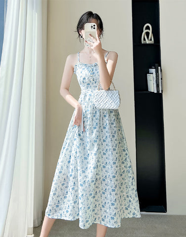 Vestido camisola con cordones y flores de mayo