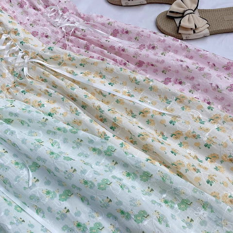 Vestido camisola con cordones y flores de mayo