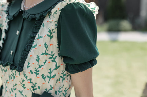 Vestido dos piezas con pechera y capullos de flores