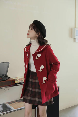 Abrigo tipo trenca con cuello Peter Pan y botones