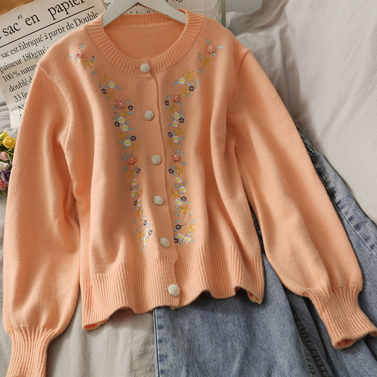 Strickjacke mit Blumenstickerei