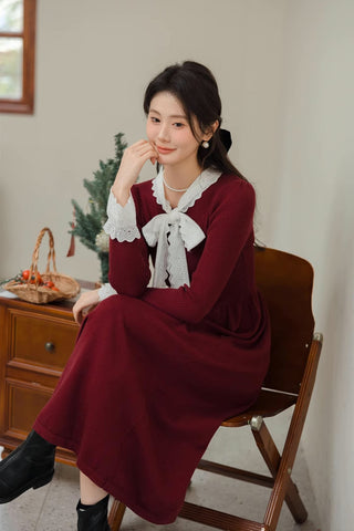 Midi-Pulloverkleid mit Spitzenbesatz
