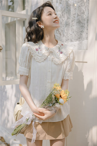 Blusa bordada con flores silvestres