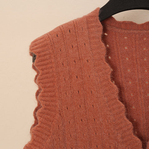 Scallop Trim Vest