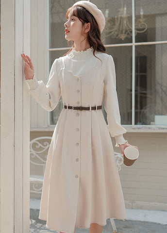 Camisole-Kleid mit Muschelsaum und Knopfleiste