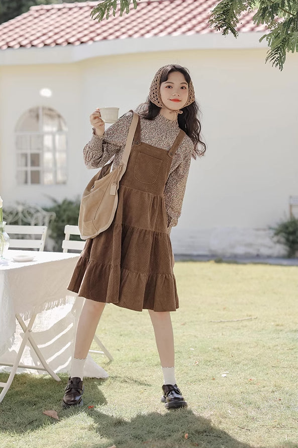 Vestido y blusa tipo pichi de pana escalonados