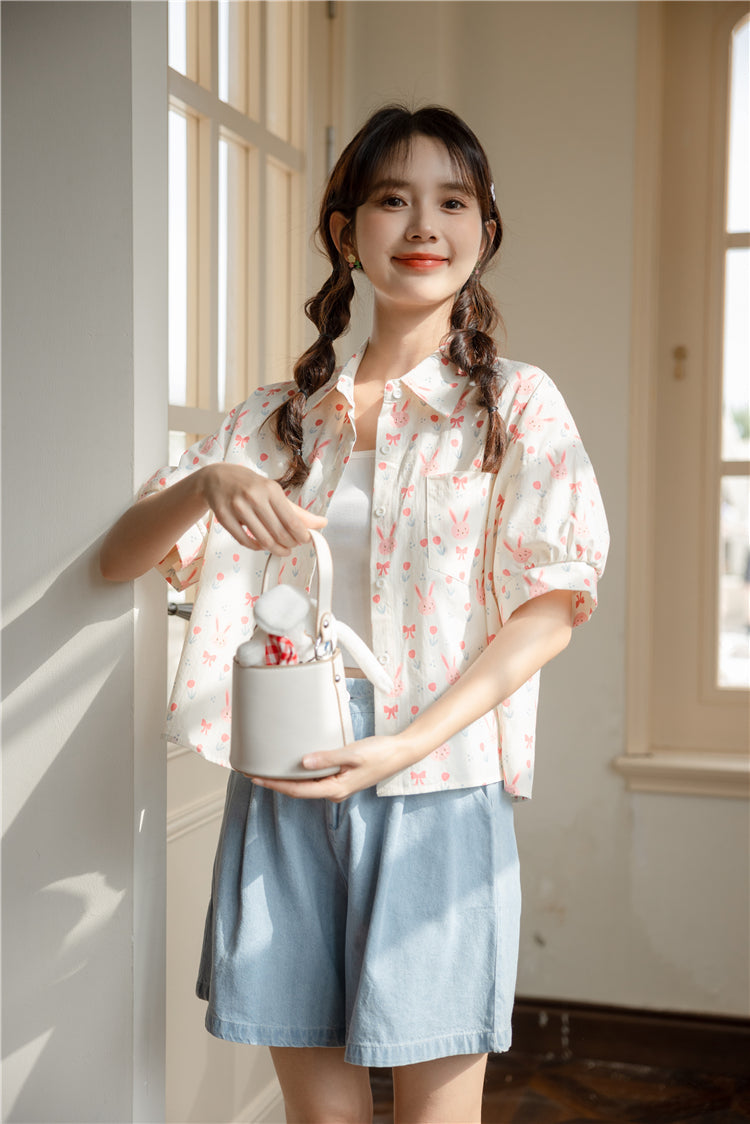 Camisa corta con botones de conejito rosa