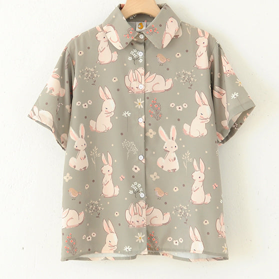 Camisa abotonada con conejito dulce