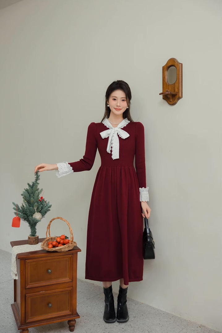 Midi-Pulloverkleid mit Spitzenbesatz