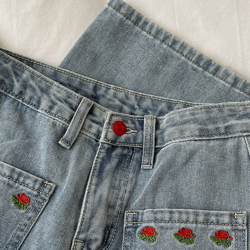 Jeans mit Rosen-Stickerei