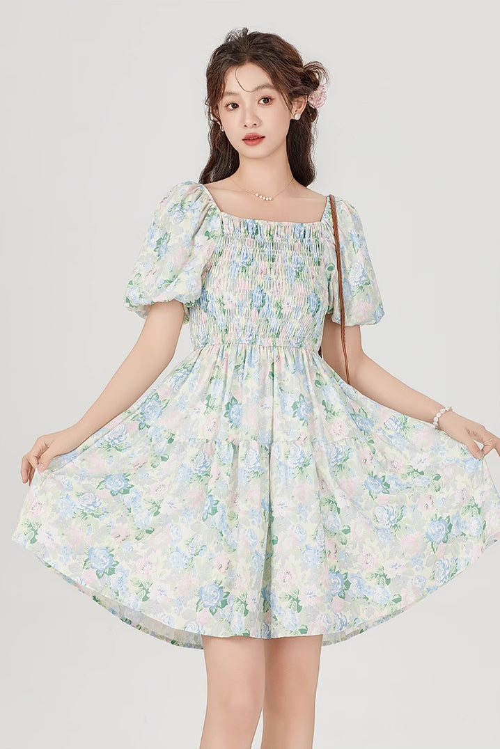 Vestido mini con mangas abullonadas y diseño de jardín de rosas pastel