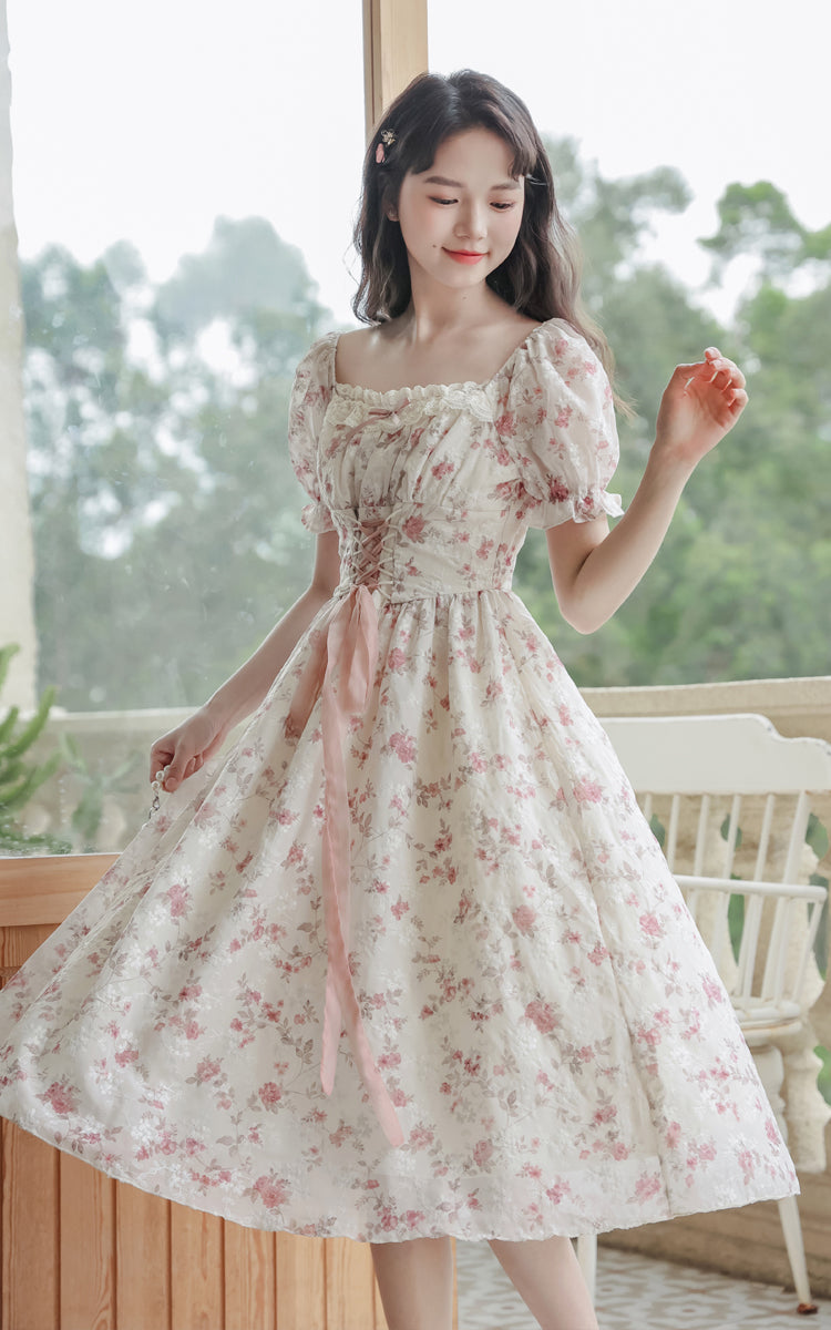 Vestido con encaje de flor de cerezo
