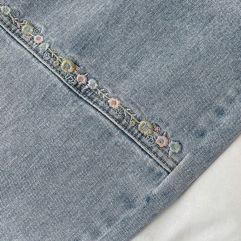 Jeans mit Daisy Chain-Stickerei