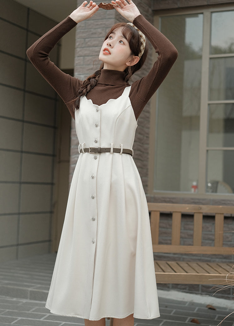 Camisole-Kleid mit Muschelsaum und Knopfleiste
