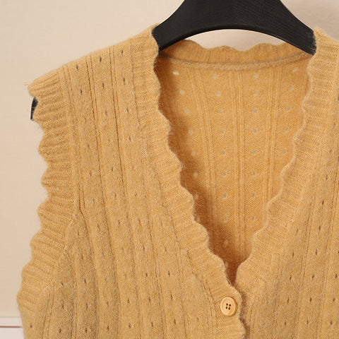 Scallop Trim Vest