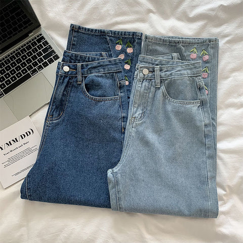 Jeans mit Tulpenspitzen-Stickerei