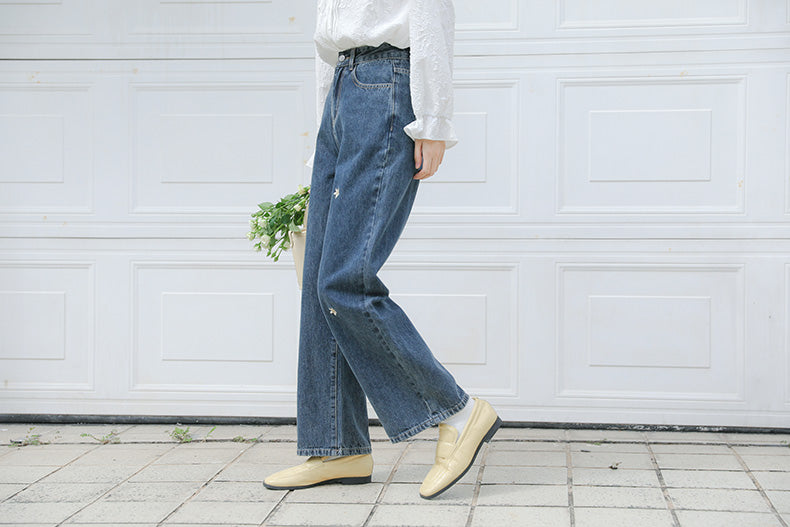 Jeans mit Gänseblümchen-Stickerei