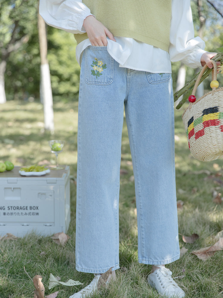 Vaqueros de bolsillo con bordado de margaritas y estrellas 