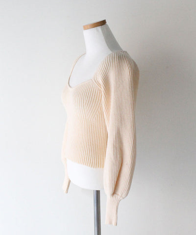 Kurzer Pullover mit gerippten Puffärmeln