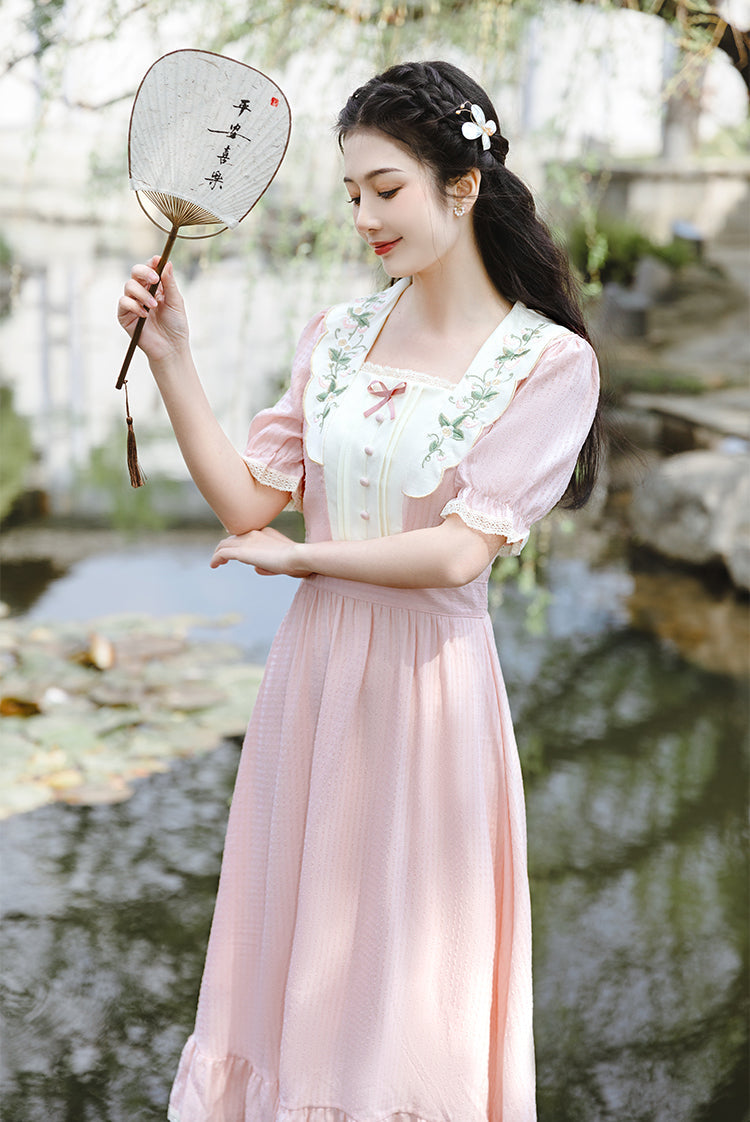 Vestido midi dulce con bordado floral