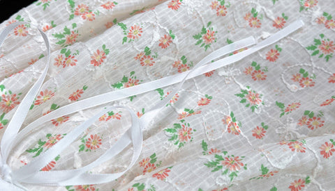 Vestido camisola con cordones y estampado floral de primavera